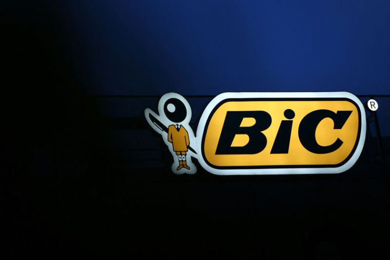Le logo BIC au siège social de l'entreprise à Clichy près de Paris
