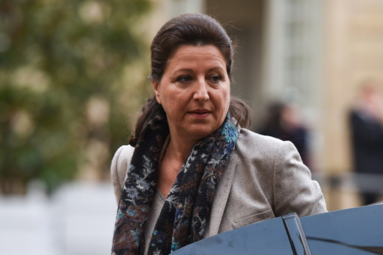 Agnès Buzyn, alors ministre de la Santé, arrive à l'hôtel Matignon pour une réunion sur les mesures à prendre face aux premiers cas de coronavirus en France et la situation des expatriés français se trouvant dans la zone de l'épidémie en Chine, le 26 janvier 2020 à Paris ( AFP / Lucas BARIOULET )