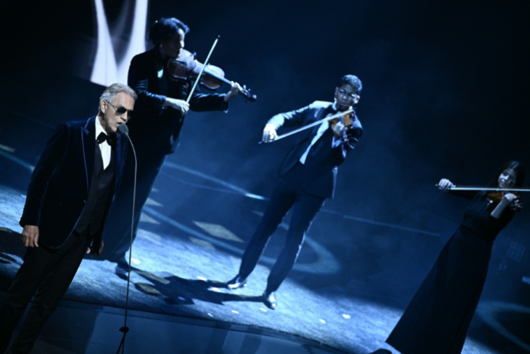 Le ténor italien Andrea Bocelli a chanté pour lancer la cérémonie du tirage au sort des groupes de la Coupe du monde 2026, à Washington, le vendredi 5 décembre 2025 ( AFP / Brendan SMIALOWSKI )
