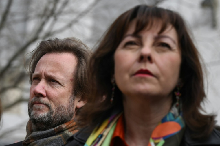 Carole Delga, présidente socialiste du conseil régional d'Occitanie et Boris Vallaud, président du groupe parlementaire Socialistes et Apparentes, lors d'une manifestation à Toulouse, le 6 mars 2026 ( AFP / Ed JONES )