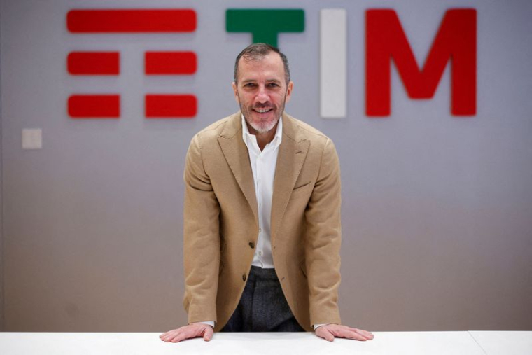 TELECOM ITALIA S'APPRÊTE À NOMMER LABRIOLA AU POSTE D'ADMINISTRATEUR DÉLÉGUÉ