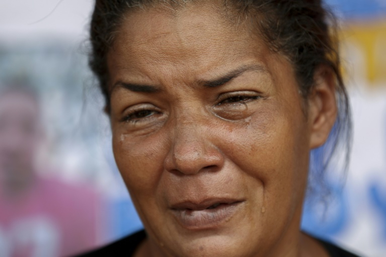 Mercedes Yamarte pleure pour son fils Melvin Yamarte, expulsé des Etats-Unis au Salvador, à Maracaibo, au Venezuela, le 18 mars 2025 ( AFP / Pedro MATTEY )