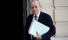 L'UKRAINE, "C'EST LA FAMILLE EUROPÉENNE", DIT LE DRIAN