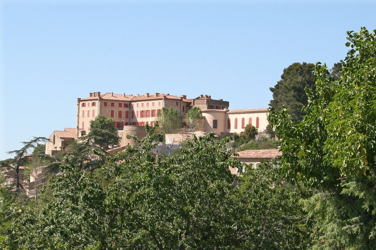 Château de La Verdière (Var). (Crédits: Rvalette)