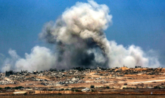 Vue de la bande de Gaza à partir du territoire israélien, après une frappe israélienne sur le territoire palestinien, le 5 juin 2025 ( AFP / Jack GUEZ )