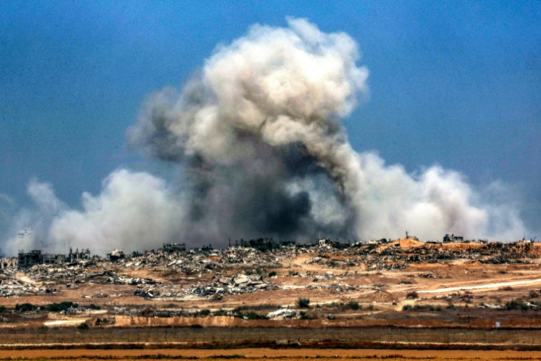 Vue de la bande de Gaza à partir du territoire israélien, après une frappe israélienne sur le territoire palestinien, le 5 juin 2025 ( AFP / Jack GUEZ )