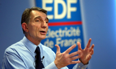 François Roussely, président d'EDF, présente, le 26 mars 2003, à Paris ( AFP / PHILIPPE DESMAZES )