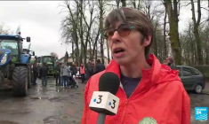 A la veille de l'ouverture du Salon de l'agriculture, les agriculteurs ne relâchent pas la pression sur l'exécutif