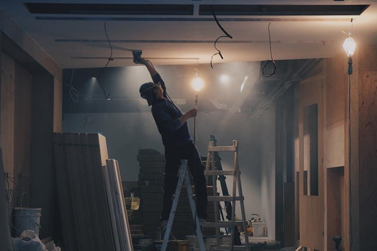 Une aide fiscale pour faciliter la rénovation des habitats dégradés (Crédit Photo: Henry & Co - Unsplash)