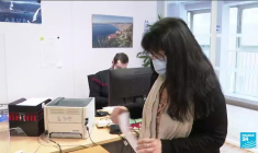 J-10 avant la présidentielle en France : voter par procuration