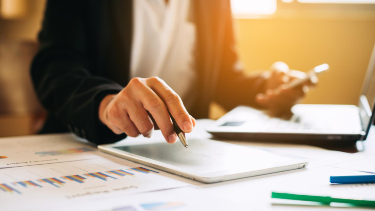 Lorsque vous détenez un portefeuille boursier, différentes types de frais sont à prendre en compte crédit photo : Natee K Jindakum/Shutterstock / Natee K Jindakum