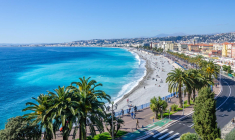 Partir à Nice pour un avant-goût de vacances et s’imprégner d’une ambiance unique en France crédit photo : Shutterstock