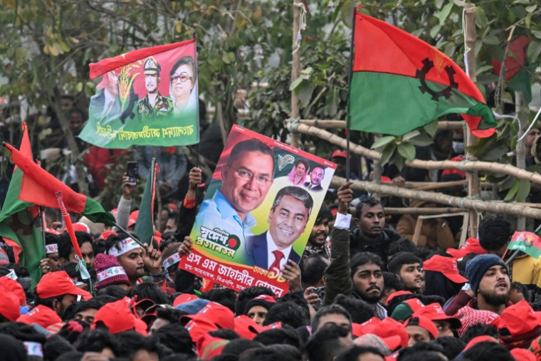 Des partisans de Tarique Rahman, président par intérim du Parti nationaliste du Bangladesh (BNP )et fils de l'ancienne cheffe du gouvernement Khaleda Zia, rassemblés à Dacca, le 25 décembre 2025 au Bangladesh ( AFP / Munir UZ ZAMAN )