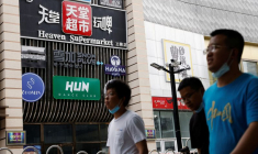 CORONAVIRUS: PÉKIN LANCE UNE ENQUÊTE SUR UN BAR À L'ORIGINE D'UN FOYER DE CONTAMINATION