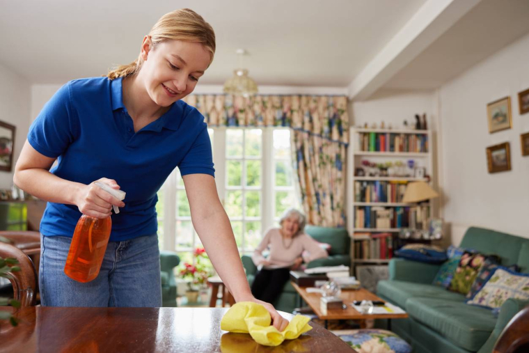 Services à la personne / le crédit d’impôt emploi à domicile menacé ?-iStock-Daisy-Daisy.jpg
