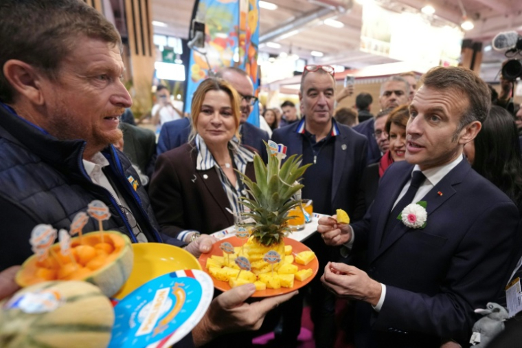 Le président Emmanuel Macron  visite un stand du Salon de l'agriculture, le 21 février 2026 à Paris ( POOL / Aurelien Morissard )