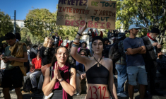 Des manifestants lors de la nouvelle journée de mobilisation pour le pouvoir d'achat et la défense des services publics, le 31 octobre 2026 à Marseille  ( AFP / Miguel MEDINA )