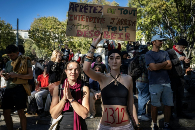 Des manifestants lors de la nouvelle journée de mobilisation pour le pouvoir d'achat et la défense des services publics, le 31 octobre 2026 à Marseille  ( AFP / Miguel MEDINA )