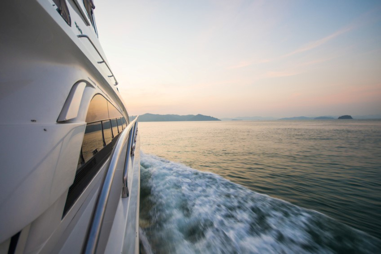 Les surtaxes sur les voitures de luxe et les yachts rapportent beaucoup moins que prévu (Crédit photo: Fotolia)