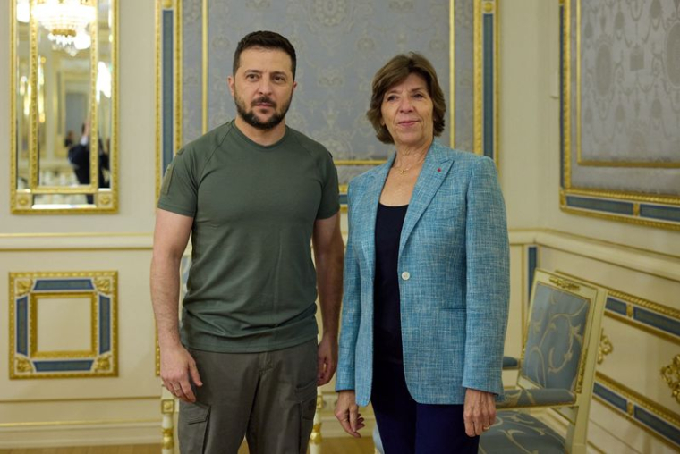 La ministre française des Affaires étrangères Catherine Colonna rencontre le président ukrainien Volodimir Zelensky à Kyiv