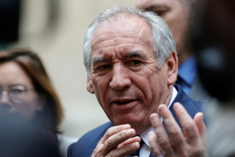 Le Premier ministre François Bayrou après une rencontre avec les représentants des chauffeurs de taxi, le 24 mai 2025 à Paris ( AFP / GEOFFROY VAN DER HASSELT )