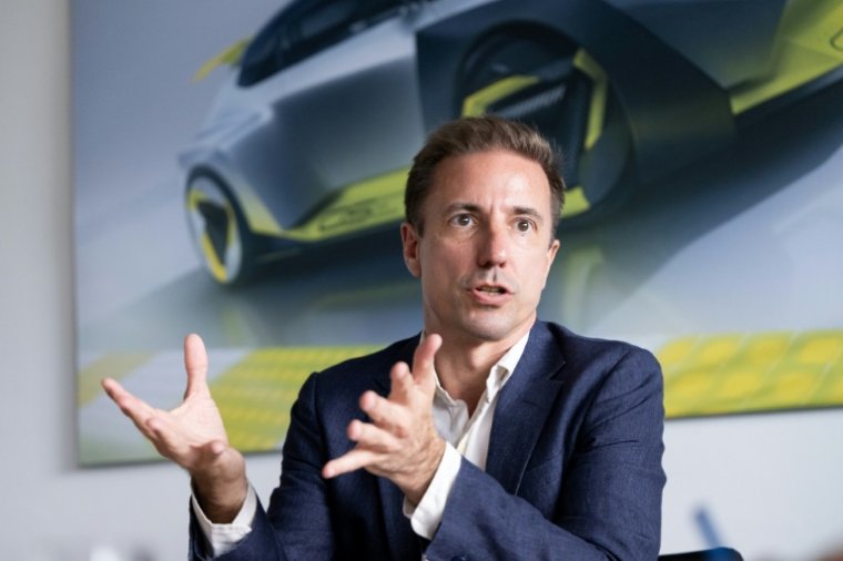 Le patron du constructeur automobile allemand Opel s'exprime lors d'un entretien avec l'AFP au siège d'Opel à Rüsselsheim, dans l'ouest de l'Allemagne, le 30 juin 2026. ( AFP / FLORIAN WIEGAND )