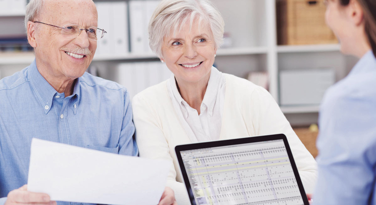 Si vous continuez à effectuer des versements après 70 ans, les capitaux revenant aux bénéficiaires en franchise de droits de succession seront augmentés. (© fotolia)