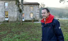 Bruno Retailleau, près de Saint-Malo-du-Bois, le 2 novembre 2015 en Vendée ( AFP / GEORGES GOBET )