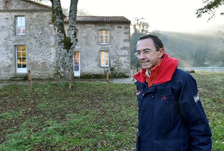 Bruno Retailleau, près de Saint-Malo-du-Bois, le 2 novembre 2015 en Vendée ( AFP / GEORGES GOBET )