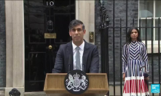 Elections britanniques: sévèrement battu, Rishi Sunak cède la place à Keir Starmer