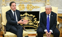 Mark Rutte et Donald Trump à Washington, aux États-Unis, le 22 octobre 2025. ( AFP / JIM WATSON )