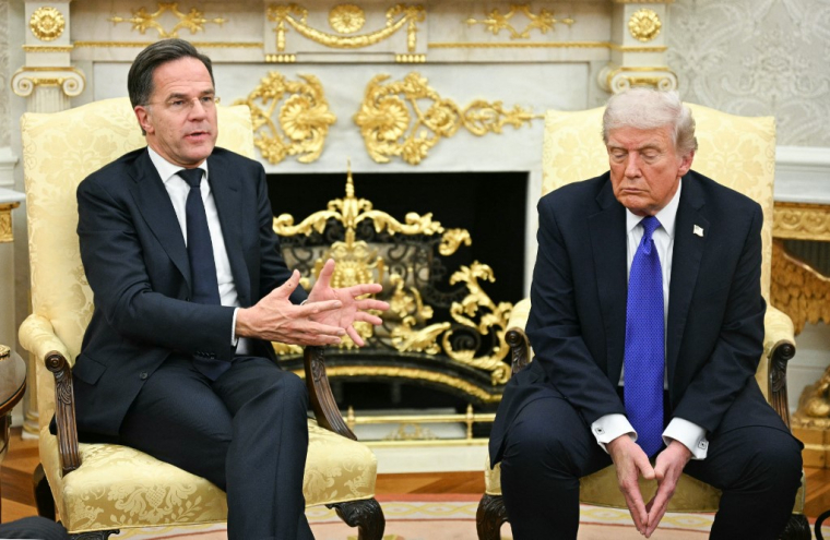 Mark Rutte et Donald Trump à Washington, aux États-Unis, le 22 octobre 2025. ( AFP / JIM WATSON )