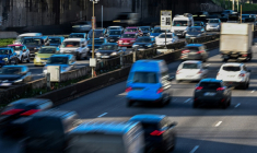 Selon les estimations de l'Observatoire national interministériel de la sécurité routière, 341 personnes sont décédées en août sur les routes de l'Hexagone, contre 290 en août 2024 ( AFP / Anna KURTH )