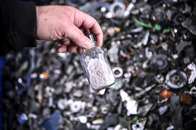 ( AFP / CHRISTOPHE ARCHAMBAULT )