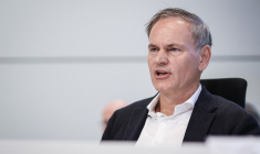 ( POOL / RONNY HARTMANN )