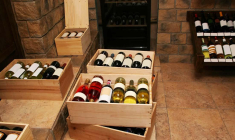 Le Revenu vous présente deux façons d'investir dans le vin : acheter des bouteilles «en primeur» ou des parts de vignobles. (© Phovoir)