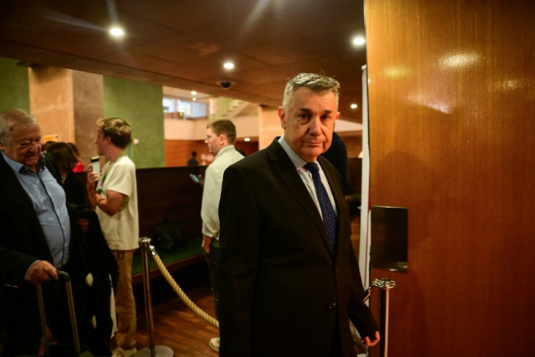 L'ancien premier adjoint à la mairie de Saint-Etienne, Gilles Artigues, arrive au tribunal de Lyon le 22 septembre 2025 ( AFP / OLIVIER CHASSIGNOLE )