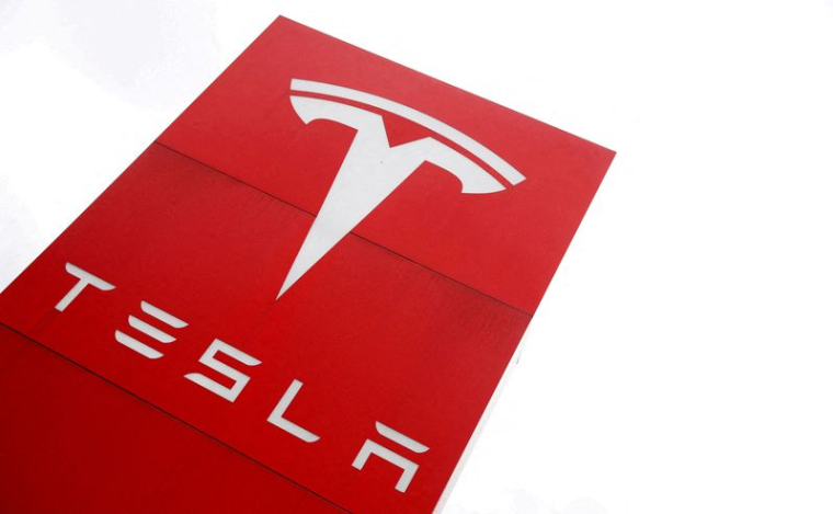 TESLA POURSUIT JPMORGAN AU SUJET D'UN CONTRAT AFFECTÉ PAR UN TWEET DE MUSK