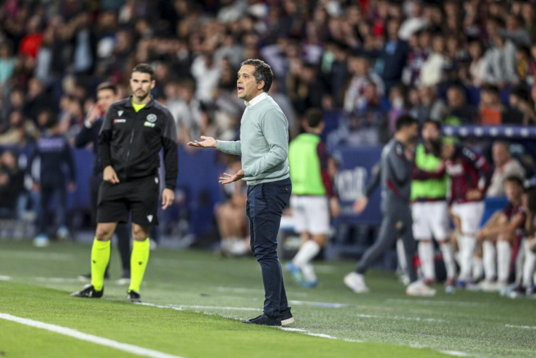 Un ancien coach de Nantes empoche une victoire précieuse pour le maintien