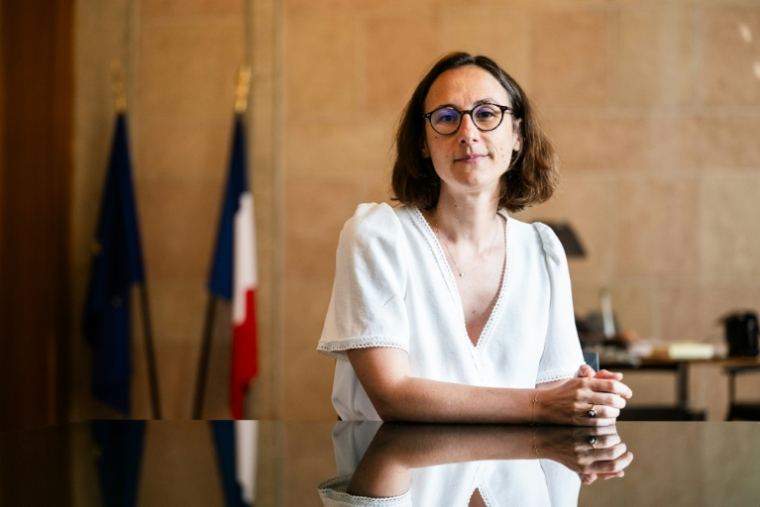 Claire Thoury, présidente du Conseil économique, social et environnemental (Cese), dans son bureau à Paris, le 1er juillet 2026 ( AFP / Julie SEBADELHA )