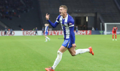 Pour annoncer sa prolongation au Hertha, Michaël Cuisance pose dans une boulangerie