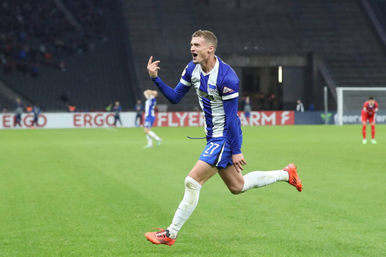Pour annoncer sa prolongation au Hertha, Michaël Cuisance pose dans une boulangerie