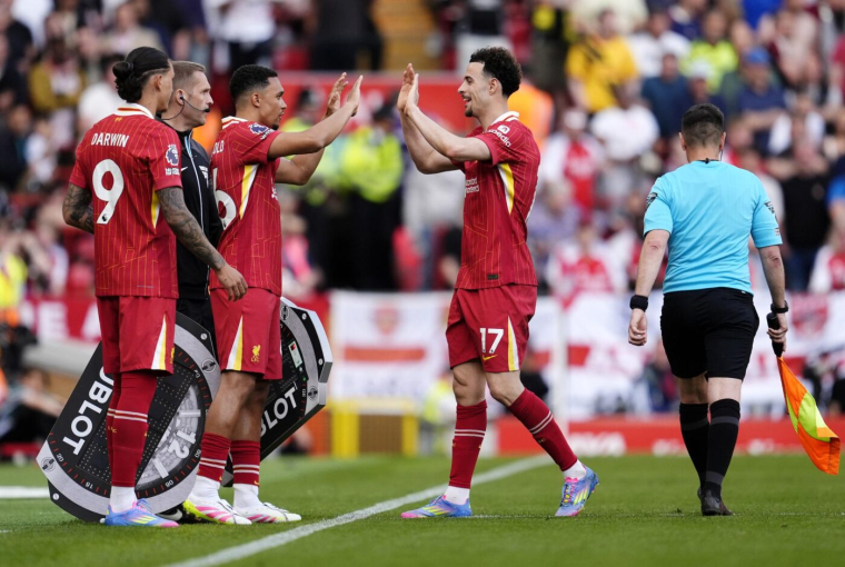 Révolution en Angleterre : les joueurs remplacés pourront être directement interviewés