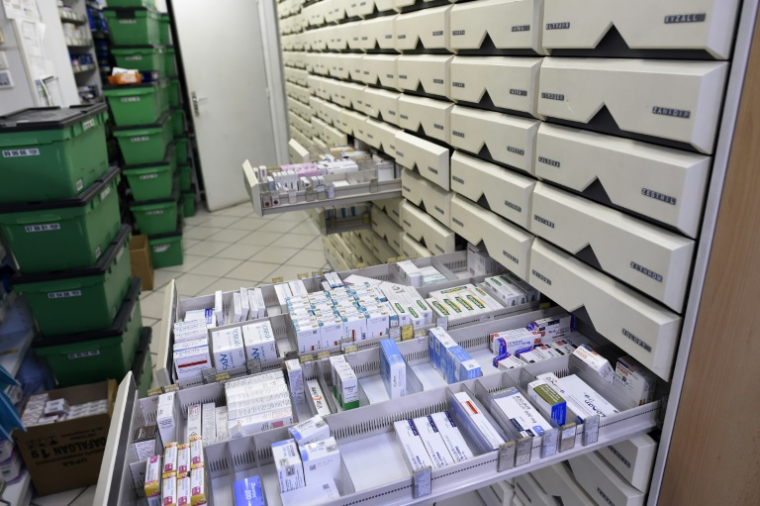 Les médicaments prescrits en ville mais non consommés représentent chaque année en France entre 561 millions et 1,7 milliard d’euros, selon une évaluation de la Cour des comptes ( AFP / STEPHANE DE SAKUTIN )