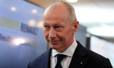 RENAULT RÉVOQUE SON DIRECTEUR GÉNÉRAL, UN TRIUMVIRAT ASSURE L'INTÉRIM