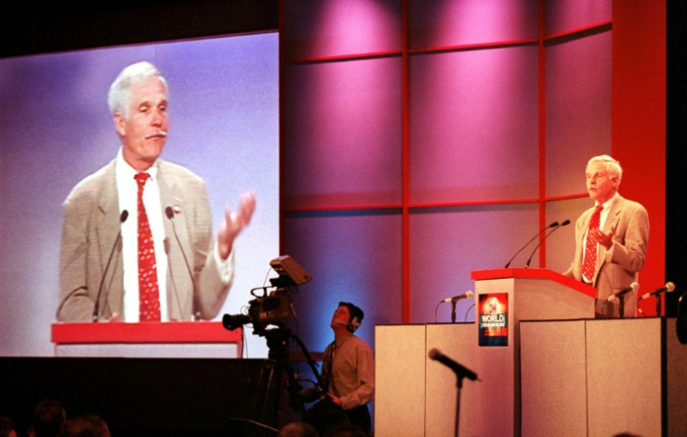 Le fondateur de CNN, Ted Turner, lors de la conférence CNN World Report à Atlanta, en Géorgie, le 31 mai 2000 ( AFP / STEVE SCHAEFER )