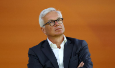 Bertrand Dumazy, président-directeur général d'Edenred, assiste à un débat lors de l'université d'été du MEDEF