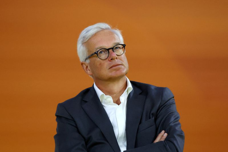 Bertrand Dumazy, président-directeur général d'Edenred, assiste à un débat lors de l'université d'été du MEDEF