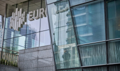 La Bourse de Paris évolue en hausse vendredi en attendant la nomination d'un nouveau Premier ministre ( AFP / Kiran RIDLEY )