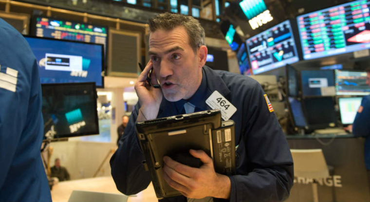 Les conseils du Revenu pour savoir à quel moment acheter ou vendre une action. (© B. R. Smith / AFP)